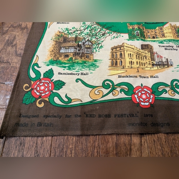 Red Rose Country Vintage  Tea Towel with historic Great Britain architecture - Picture 3 of 8
